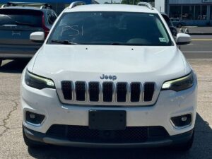 Image of the 2019 Jeep Cherokee showcasing its sleek design, rugged build, advanced headlights, and distinctive front grille.