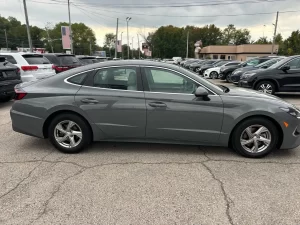 2021 Hyundai Sonata SE showcasing its modern design and stylish details.