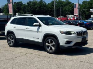 Image of the 2019 Jeep Cherokee showcasing its sleek design, rugged build, advanced headlights, and distinctive front grille.