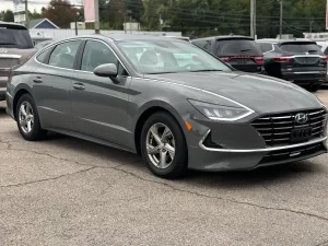 2021 Hyundai Sonata SE showcasing its modern design and stylish details.