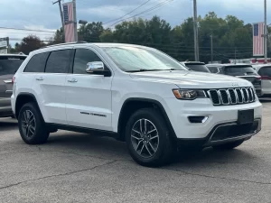 Features of the 2019 Jeep Grand Cherokee highlighting advanced technology, luxurious interiors, and off-road capabilities.