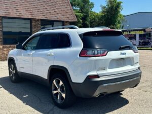 Image of the 2019 Jeep Cherokee showcasing its sleek design, rugged build, advanced headlights, and distinctive front grille.