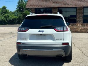 Image of the 2019 Jeep Cherokee showcasing its sleek design, rugged build, advanced headlights, and distinctive front grille.