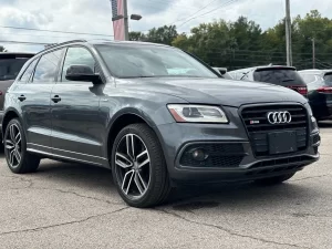 2017 Audi SQ5 showcasing its sleek design and modern features.