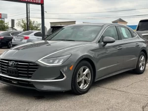 2021 Hyundai Sonata SE showcasing its modern design and stylish details.