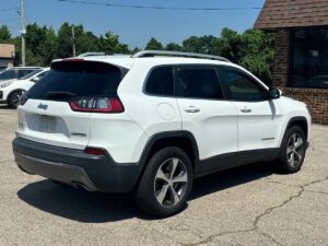 Image of the 2019 Jeep Cherokee showcasing its sleek design, rugged build, advanced headlights, and distinctive front grille.