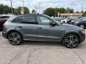 2017 Audi SQ5 showcasing its sleek design and modern features.