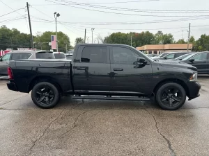 Key features of the 2017 RAM 1500 showcasing advanced performance, interior comfort, and innovative technology.