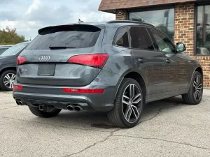 2017 Audi SQ5 showcasing its sleek design and modern features.