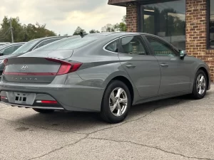 2021 Hyundai Sonata SE showcasing its modern design and stylish details.