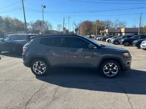 2019 Jeep Compass Limited showcasing its sleek design and modern features.