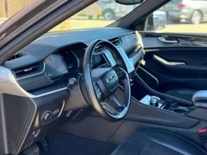 2021 Jeep Grand Cherokee L Altitude in a sleek design with modern features and premium detailing.