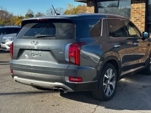 2020 Hyundai Palisade SEL showcasing its sleek design and modern features.